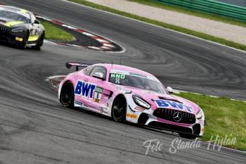 Česká stopa v ADAC GT 4. Za volantem Mercedesu stáje Mücke Motorsport sedí Josef Knopp.  