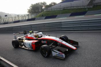 Exot z Ománu: Kokpit v týmu Drivex si zaplatil teprve 16letý Shihab Al-Habsi, třetí Arabské F4 roku 2019. 