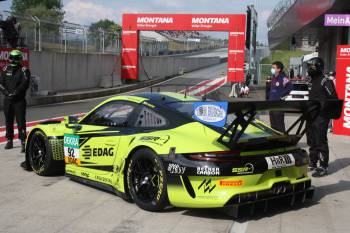 První z obou závodů víkendu vyhrála v sobotu bavorsko-francouzská posádka SSR- Porsche 911, Michael Ammermueller-Mathieu Jaminet