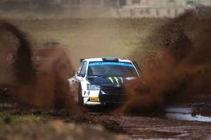 Safari Rally v Keni: jezdci vozu Škoda Fabia RS Rally2 O. Solberg a G. Greensmith se utkají o vítězství ve WRC2